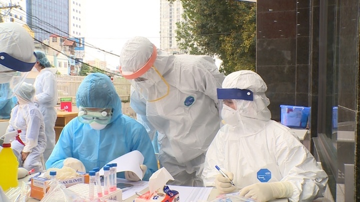 Health ministry warns about high risk of Omicron infection in Vietnam - 1