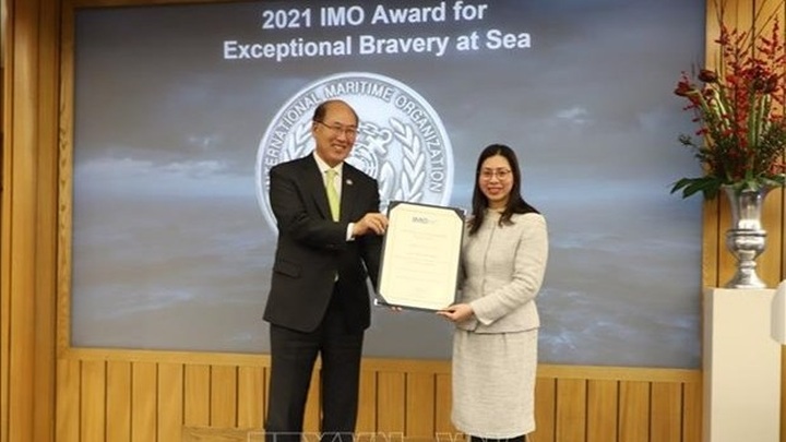 First Vietnamese receives IMO bravery award - 1 First Vietnamese receives IMO bravery award - 1