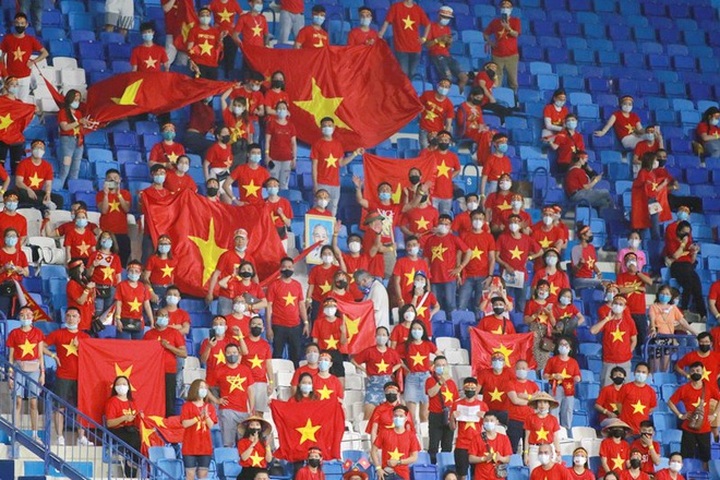 Limited number of spectators allowed at Hanoi stadium - 1
