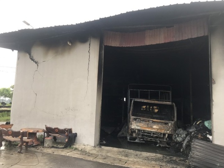 Three die in Bac Giang house fire - 1