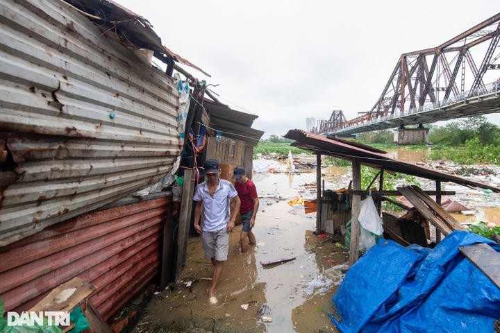 Households under Long Bien Bridge relocated - 2