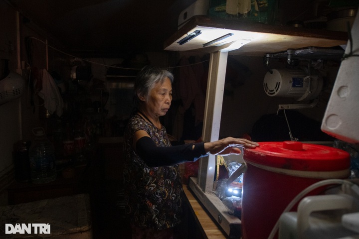 Households under Long Bien Bridge relocated - 6