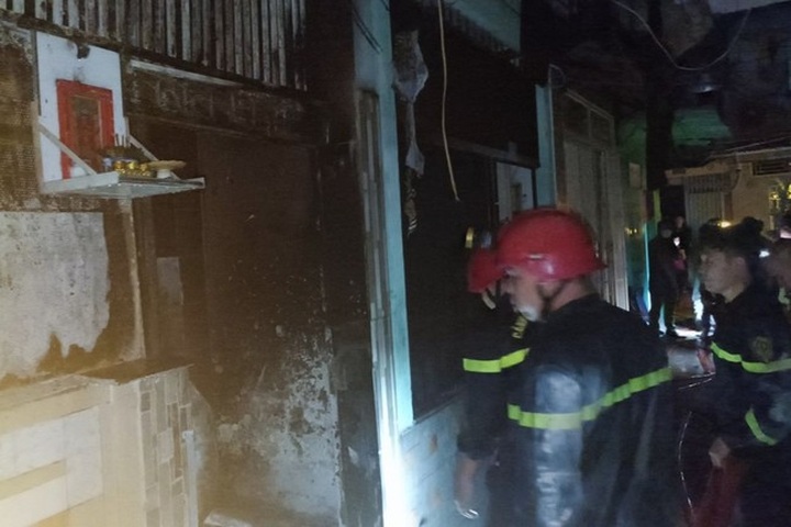 Two die in HCM City house fire - 1 Two die in HCM City house fire - 1