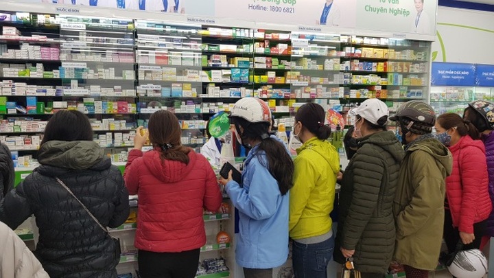 Hanoi people queued to buy face masks - 2