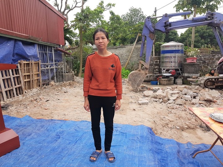 Dantri/DTiNews readers help build house for poor family in Ninh Binh - 1 Dantri/DTiNews readers help build house for poor family in Ninh Binh - 1