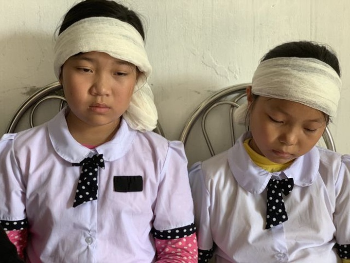 Small children in need of help after losing father - 1