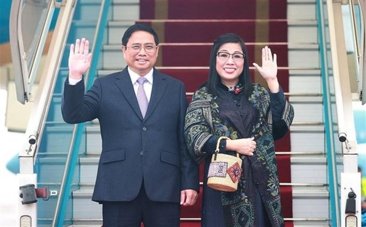 Prime Minister leaves Hanoi for official visits to Singapore, Brunei - 1
