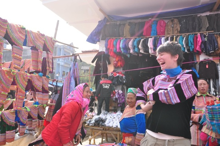 Lao Cai market coloured with brocade products - 5 Lao Cai market coloured with brocade products - 5