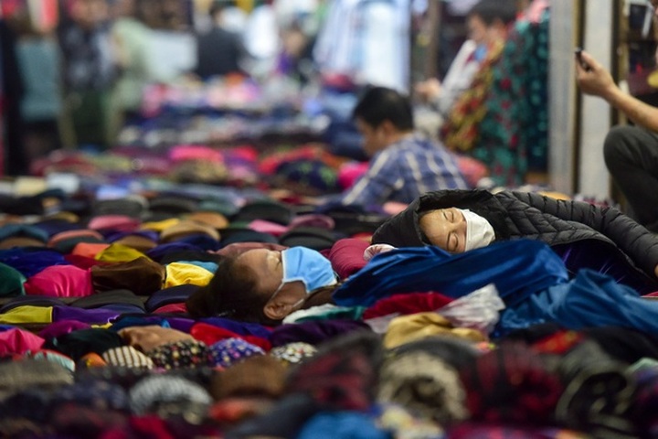 Hanoi’s biggest market quiet amid coronavirus fears - 6 Hanoi’s biggest market quiet amid coronavirus fears - 6
