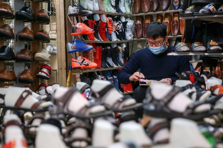 Hanoi’s biggest market quiet amid coronavirus fears - 7 Hanoi’s biggest market quiet amid coronavirus fears - 7