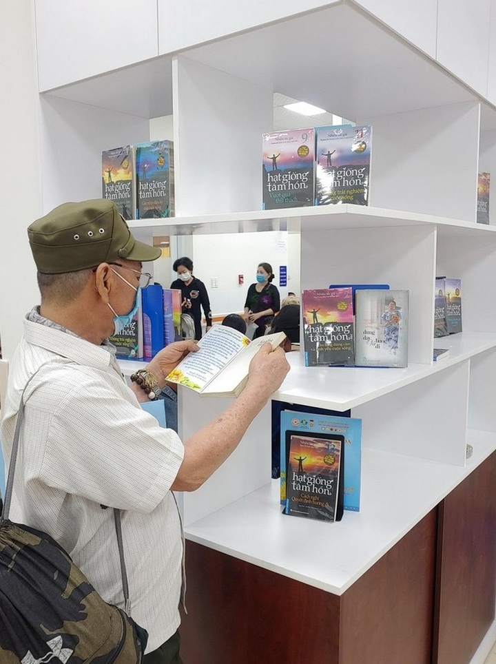 Free stall for poor patients at Cho Ray Hospital - 6