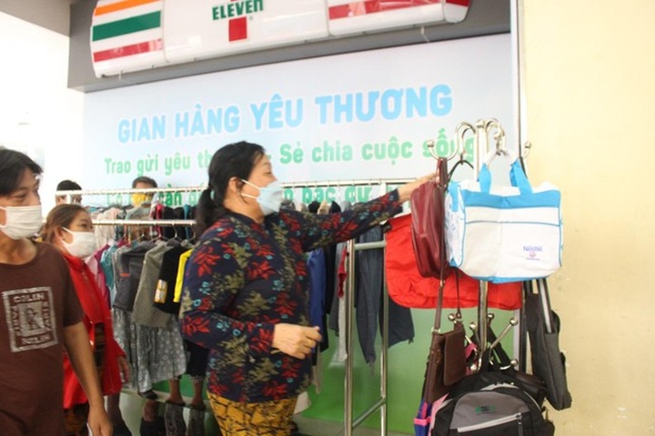 Free stall for poor patients at Cho Ray Hospital - 1