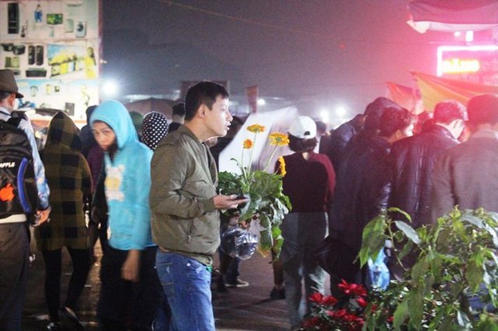 Buying luck at Vieng Market - 4 Buying luck at Vieng Market - 4