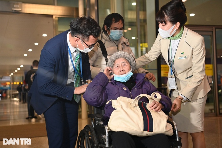 300 more Vietnamese return from Ukraine - 3