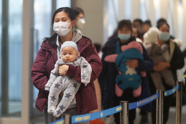 300 more Vietnamese return from Ukraine - 2