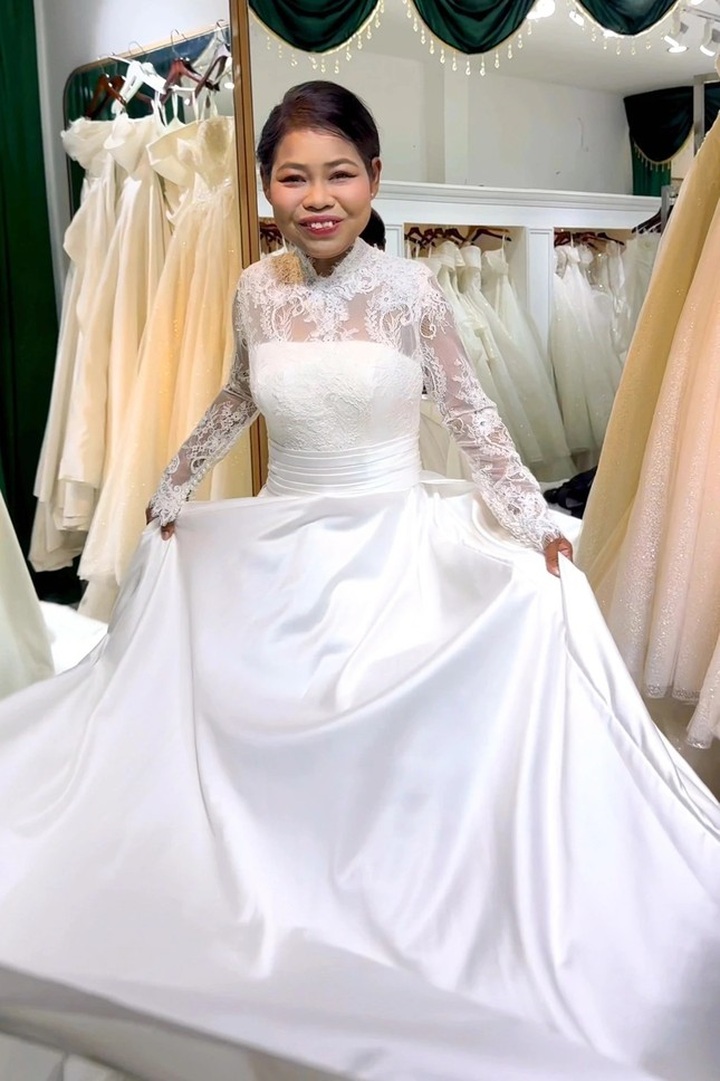 Danang man helps disease-striken woman realise her dream - 3