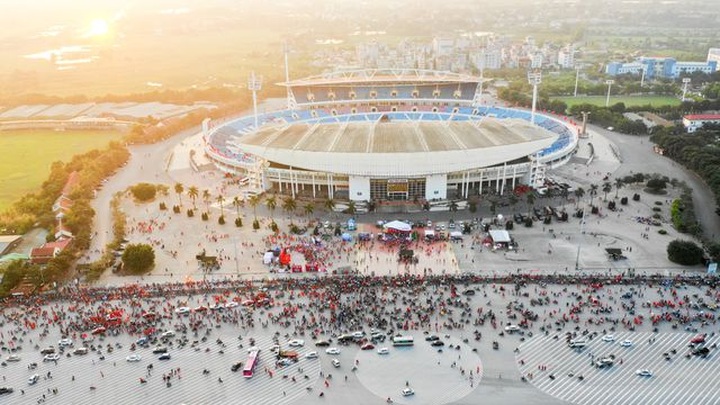 Road near Hanoi's My Dinh Stadium shut for Vietnam-UAE clash - 1