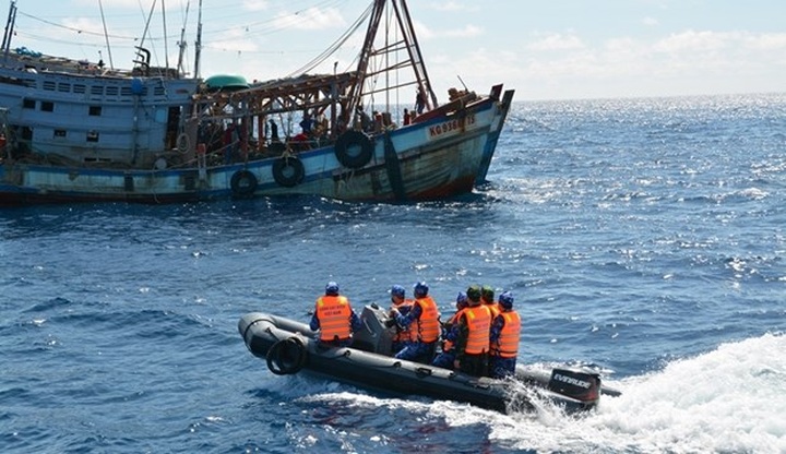Vietnam Coast Guard combats IUU fishing - 1 Vietnam Coast Guard combats IUU fishing - 1