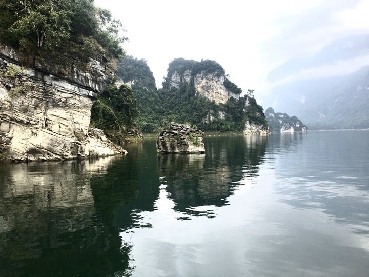 Tuyen Quang's Na Hang Reservoir offers stunning landscapes - 8