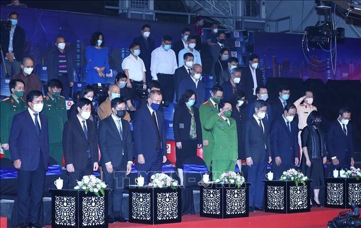Vietnam commemorates road traffic victims - 1