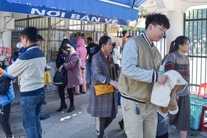 Crowds at Hanoi zoo on New Year Holiday - 3