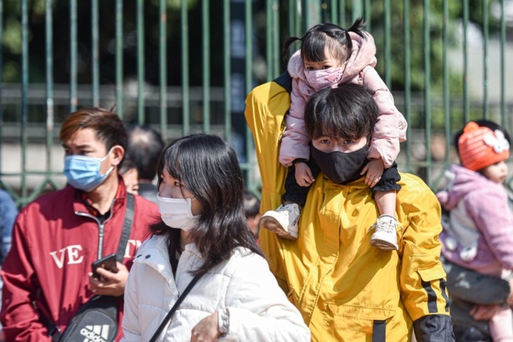 Crowds at Hanoi zoo on New Year Holiday - 4