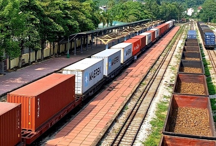 Vietnam Railways launches freight train service to Belgium - 1