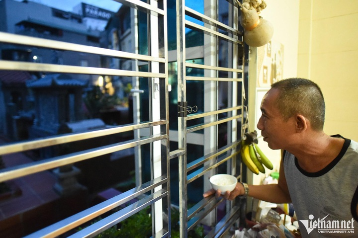 Many Hanoi residential areas located by cemeteries - 9