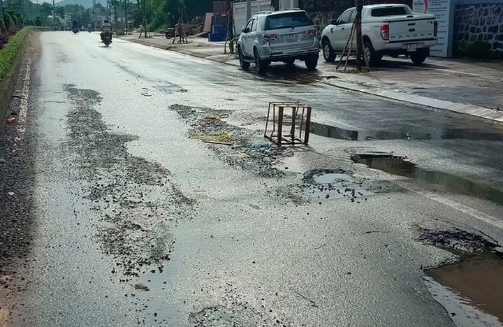 Phu Quoc streets ruined after flood - 3