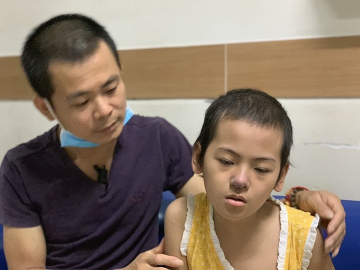 Father and children with leukaemia face end - 1 Father and children with leukaemia face end - 1