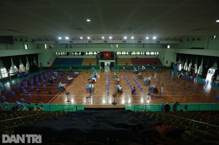 HCM City residents eager for Covid-19 vaccination - 7