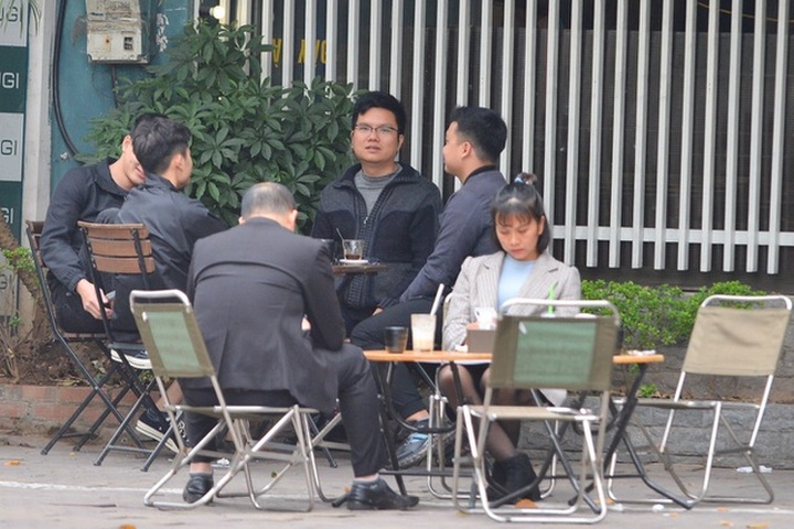 Many Hanoians ignore Covid-19 prevention despite disease spread - 6