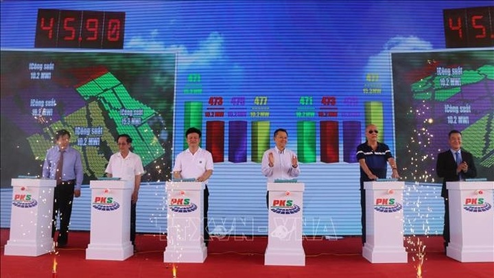 VND2.8 trillion solar power plants inaugurated in Phu Yen - 1