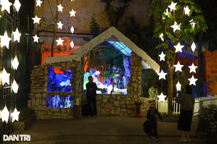 Hanoi churches prepare for Christmas - 8