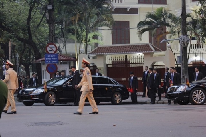 North Korea's leader Kim Jong-un visits embassy in Hanoi - 3
