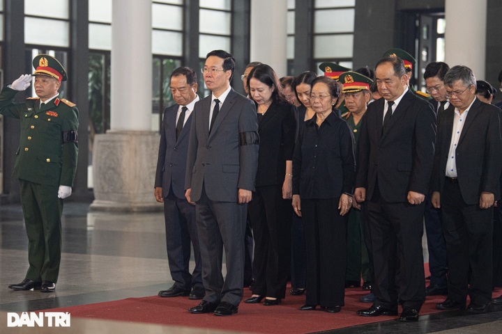 High-level funeral held for late Deputy Defense Minister Nguyen Chi Vinh - 5