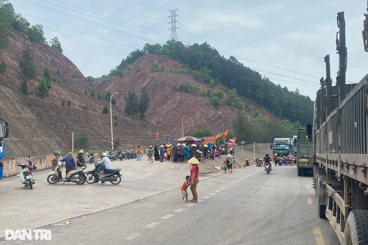 Nghe An residents protest over international seaport pollution fears - 2 Nghe An residents protest over international seaport pollution fears - 2