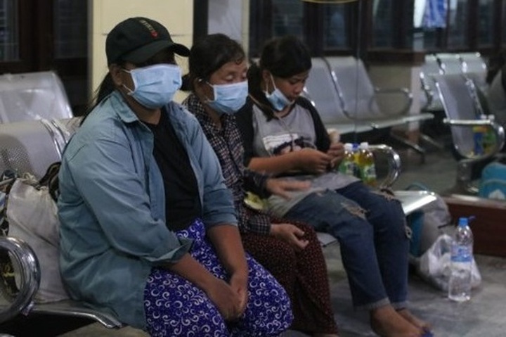 Unemployed by Covid-19 workers cycle thousands of kilometres home - 2 Unemployed by Covid-19 workers cycle thousands of kilometres home - 2