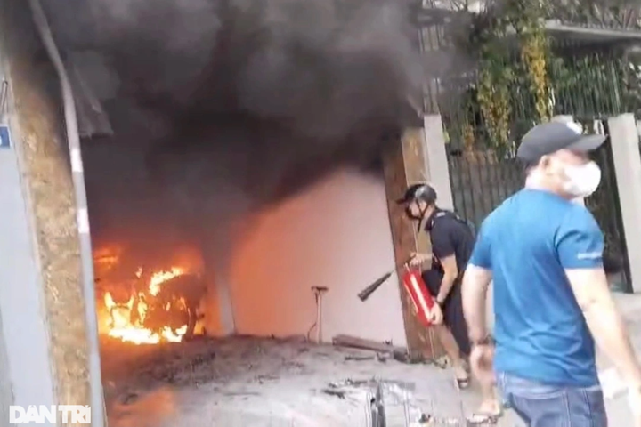 Four killed in Hanoi house fire - 1