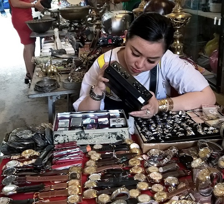 HCM City weekly antique market - 3