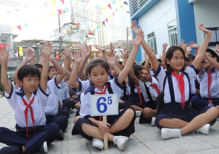 Student enrollment rise pressures HCM City schools - 1