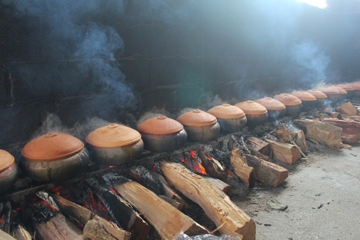 Ha Nam village busy preparing Tet dishes - 4