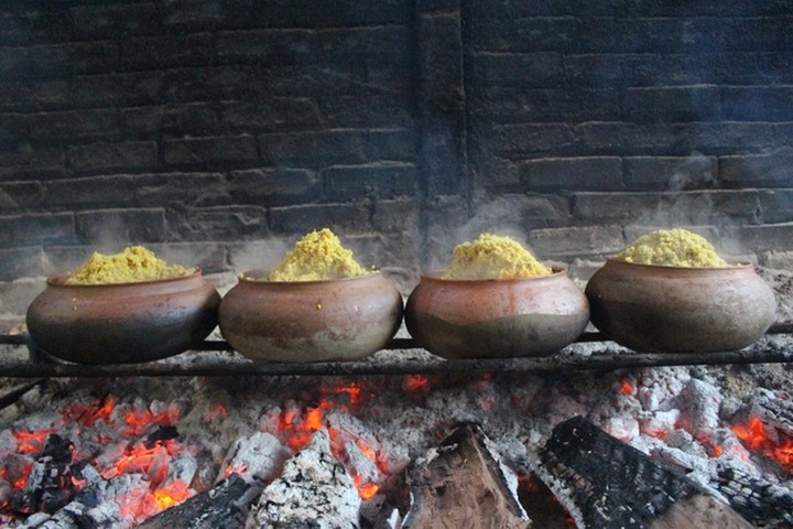 Ha Nam village busy preparing Tet dishes - 5