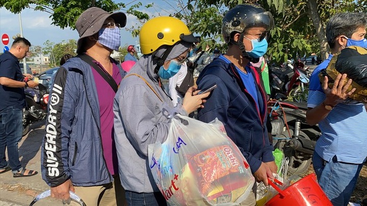 HCM City to fine people without face masks at public places - 1