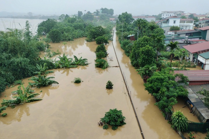 Typhoon, landslides kill 59 - 1 Typhoon, landslides kill 59 - 1
