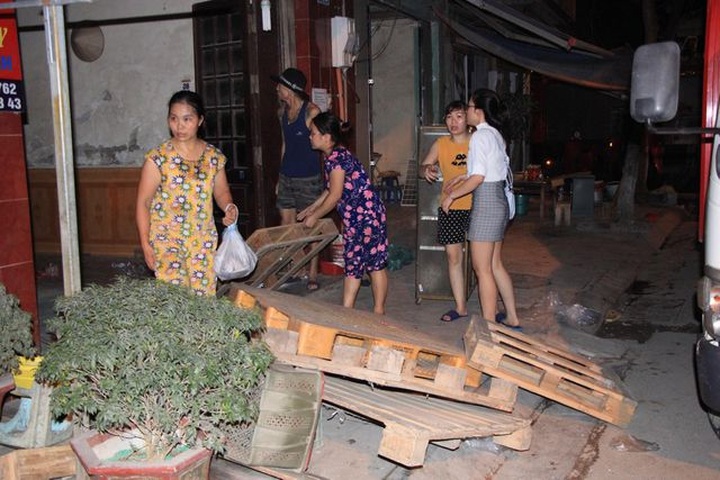 Fire engulfs Hanoi light source firm - 5