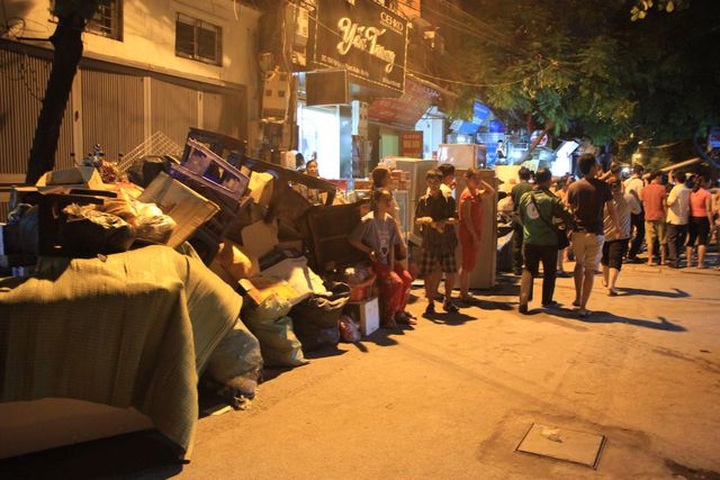 Fire engulfs Hanoi light source firm - 6