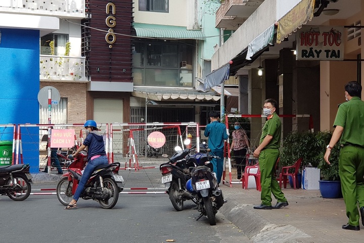 Vietnam confirms 10 imported Covid-19 patients, total reaches 1,451 - 1