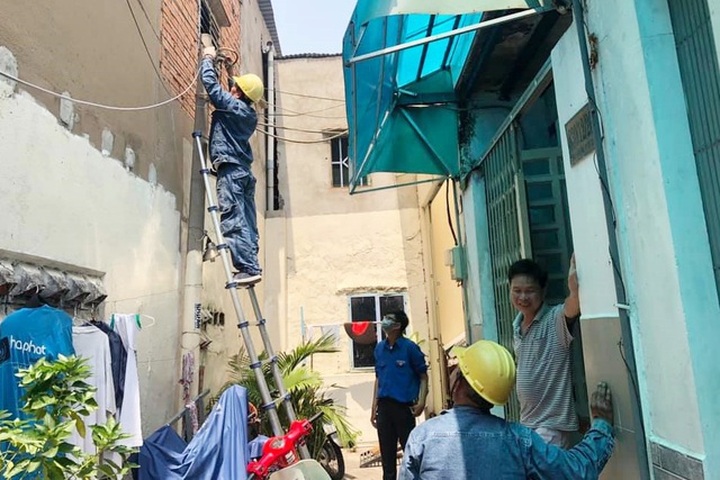 HCM City consumes more power this dry season - 1