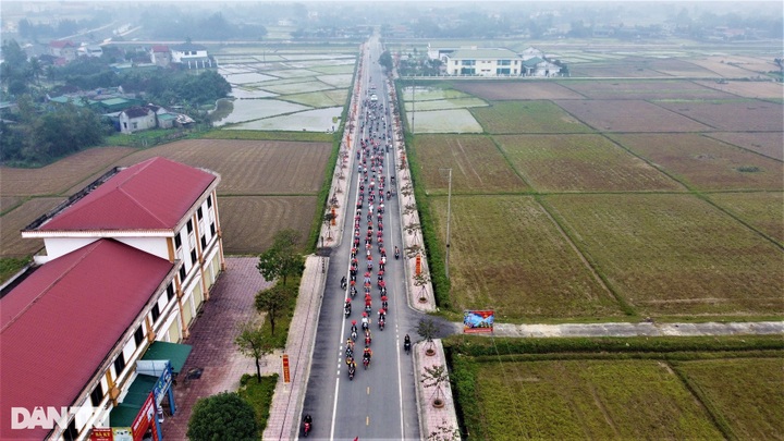 Ha Tinh people offer Chung cakes to King Mai Hac De - 8